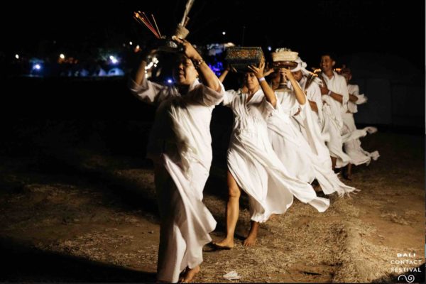 kadek-Dewi-aryani-kda-balinese-dance-the body-remembers-bali-forgotten-land