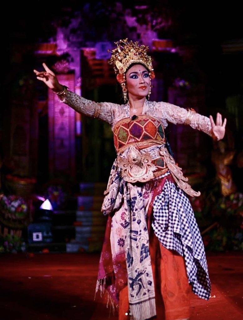 kadek-Dewi-aryani-kda-balinese-dance-the body-remembers-bali-forgotten-land